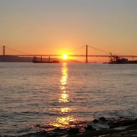 1 E 2 Pessoas-lisboa-alcantara Homestay